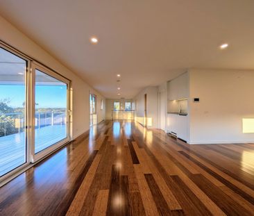 Premium Four-Bedroom Rental with Bay Glimpses! - Photo 2