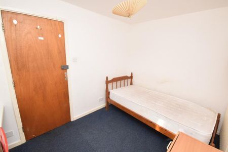 6 bedroom end of terrace house to rent - Photo 4