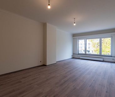 Opgefrist appartement met 2 slaapkamers - Foto 2