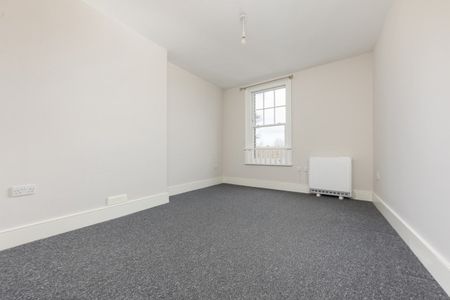 Streatham High Road, London, SW16 - Photo 3