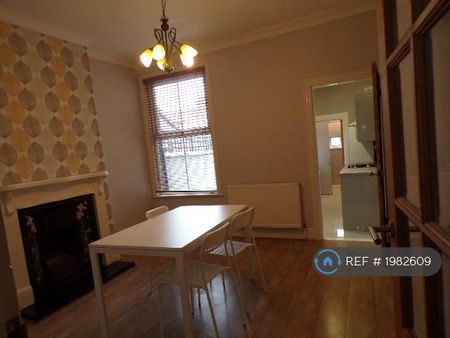 2 bedroom end of terrace house to rent - Photo 3