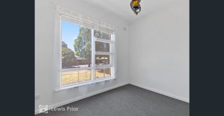 Neat & Tidy Family Home In Quiet Convenient Location - Photo 3