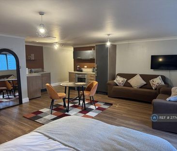 Studio to rent - Photo 2