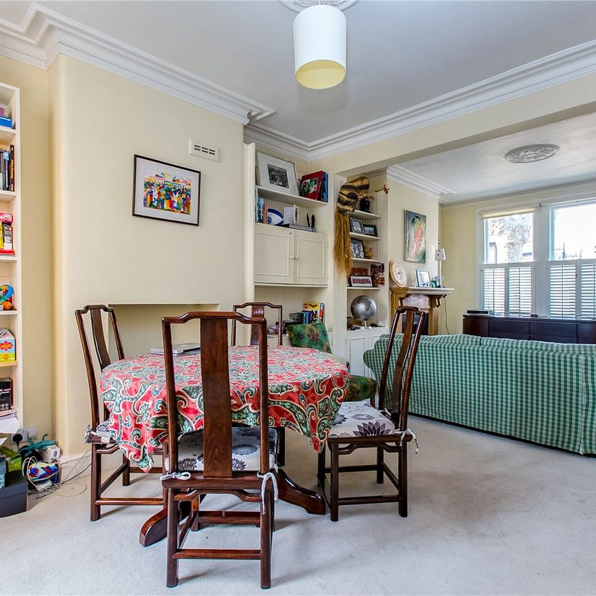 Brassey Square, SW11, London - Photo 1