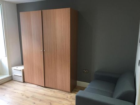 1 bedroom private hall to rent - Photo 3