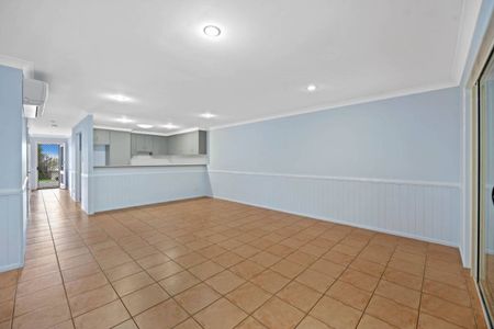 Walking distance to the University! - Photo 2
