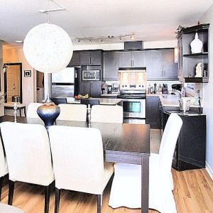 4 1/2 JUILLET LUXUEUX, TRES GRAND, ASCENSEUR, INSONORISÉ, TRANQUILLE, PRES DE TOUT, 50 ANES ET PLUS, VOIR VIDÉO - Photo 2