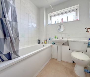 1 bedroom in a house share to rent - Photo 5