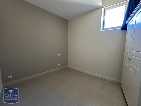 Location Appartement 2 pièces 48m² FONTENAY LE COMTE 85200 - Photo 3