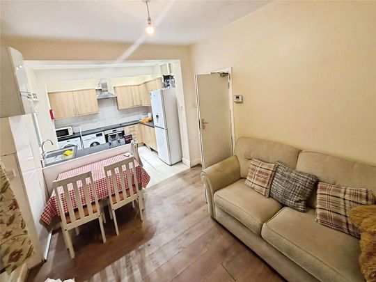 5 bedroom end of terrace house to rent - Photo 1