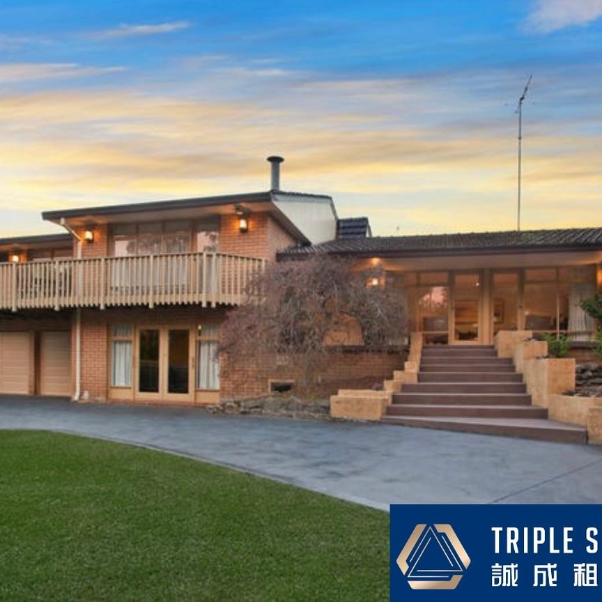 Spacious modern three bedrooms plus one big study room & Outdoor pool and stunning private garden & Furnitures option & Energy saver with solar panel - Photo 1