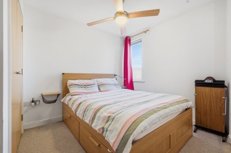 Coningsby Avenue, London, NW9 - Photo 3