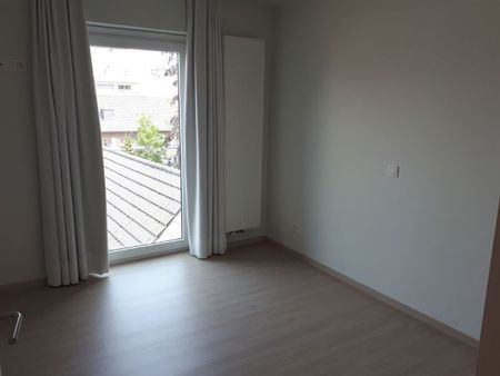 Roeselare centrum : Prachtig instapklaar nieuwbouwappartement voorzien van 2 slaapkamers en zuidgericht terras. (maximale bewoning 3 personen) - Photo 4