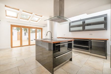 3 bedroom end of terrace house to rent - Photo 3