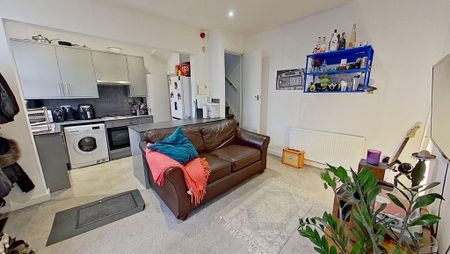 3 bedroom terraced house to rent - Photo 3