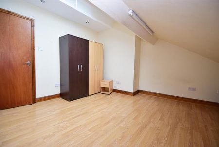 4 bedroom flat to rent - Photo 4