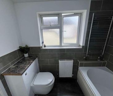 Bills Inclusive - Sausthorpe Street, Bedroom, LN5 - Photo 5