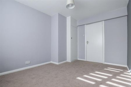 3 bedroom apartment to rent - Photo 2