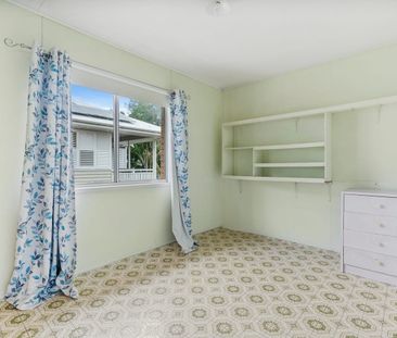 Bayside Living Just 200m to the Waterfront - Spacious Home in Prime... - Photo 6