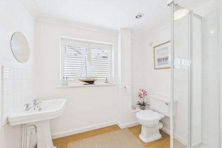 4 bedroom Bungalow in Manor Grove, Maidenhead - Photo 3