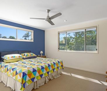 MASSIVE FAMILY HOME IS SET TO IMPRESS - 5 BEDROOMS - LARGE POOL & E... - Photo 5