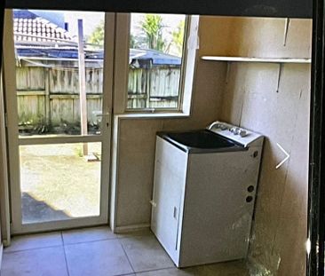 Spacious 5BR Family Home in East Tamaki! - Photo 1