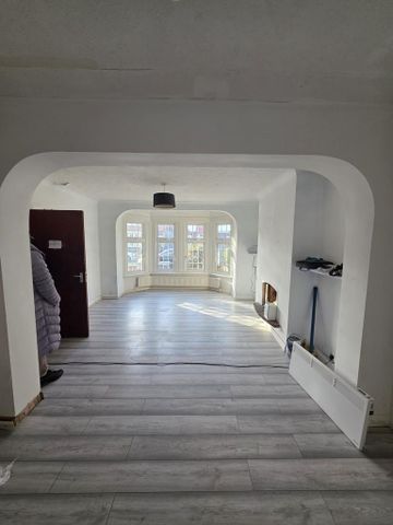 5 bedroom end of terrace house to rent - Photo 3