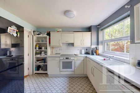 Franklin Road, Maidenbower, RH10 - Photo 5