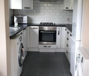 3 bedroom semi-detached house to rent - Photo 3