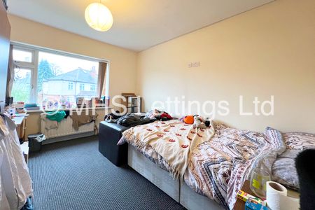 4 Bedroom Semi-Detached House for rent in Dennistead Crescent - Photo 5