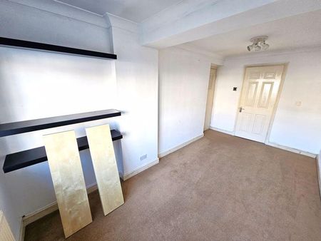 4 bedroom detached house to rent - Photo 3