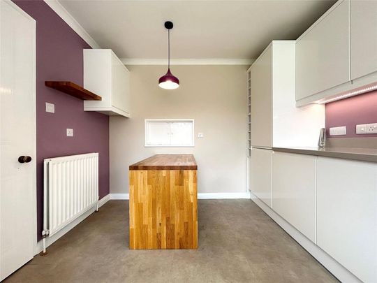 4 bedroom detached house to rent - Photo 1