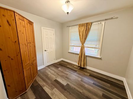 For Lease - 4070 Lorraine Crescent, Burlington, Ontario - Photo 4