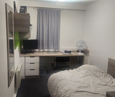 Room in a Shared Flat, Lower Chatham Street, M1 - Photo 2