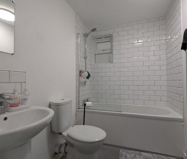 2 bedroom flat to rent - Photo 6