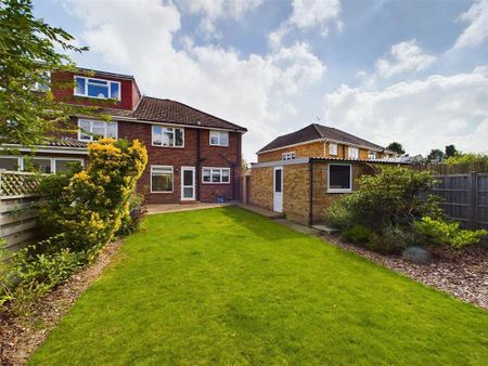 3 bedroom semi-detached house to rent - Photo 4
