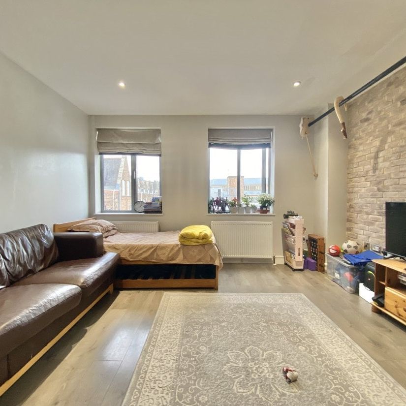 Peterborough - Photo 1