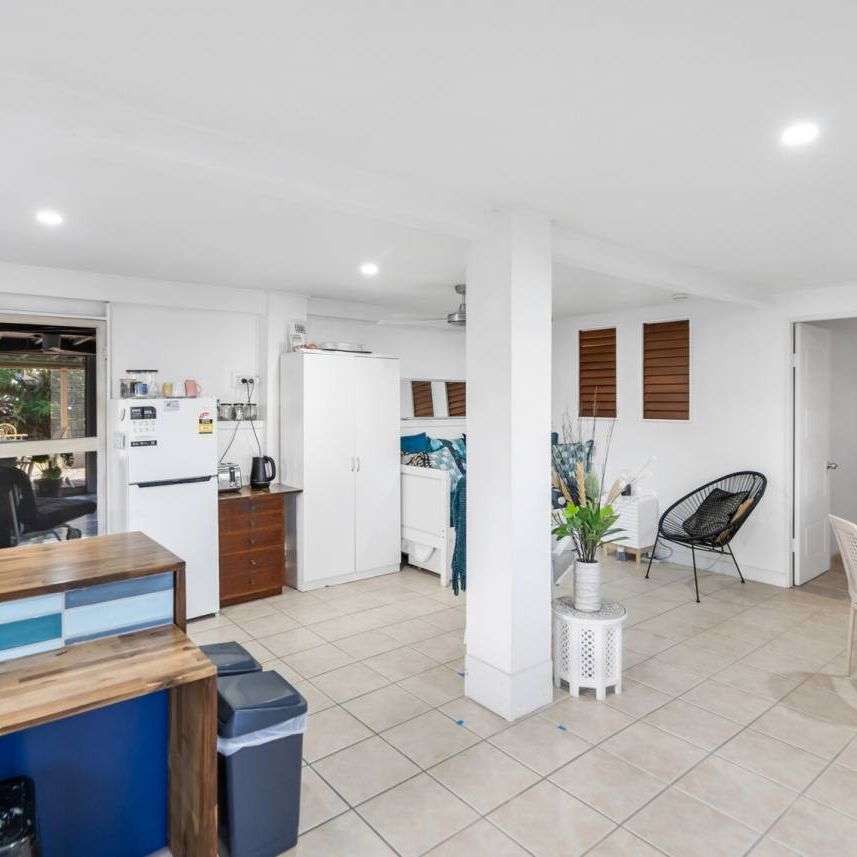 CITY FRINGE SEMI-FURNISHED HOME - Photo 1