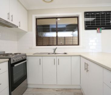 Beautifully positioned 3 bedroom home! - Photo 3