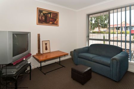 Lovely 3 Bedroom Home - Photo 4