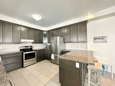 For Lease - 235 John Davis Gate, Whitchurch-Stouffville, Ontario - Photo 3