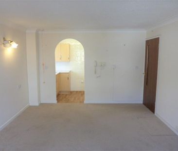 1 bedroom retirement property to rent - Photo 2