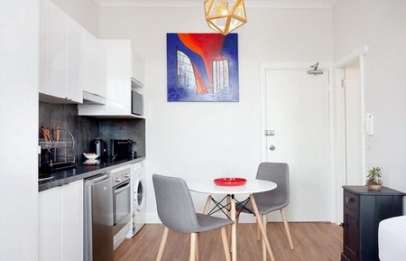 FULLY Furnished Studio Apartment - Photo 2