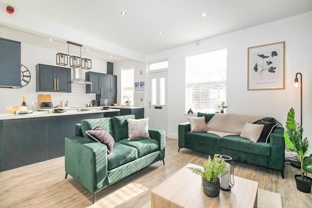 4 bedroom terraced house to rent - Photo 1