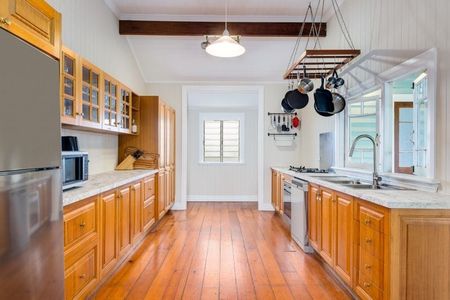 Renovated Queenslander in Great Location - Photo 2