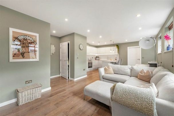 Elmtree Road, Teddington, TW11 - Photo 1