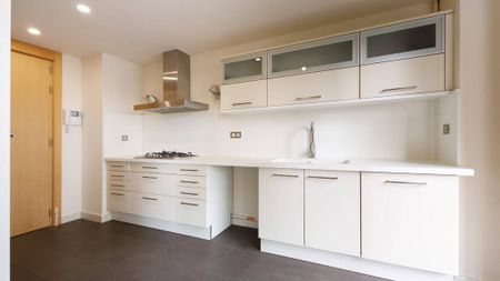 4 room luxury Apartment for rent in Barcelona, Catalonia - Foto 3