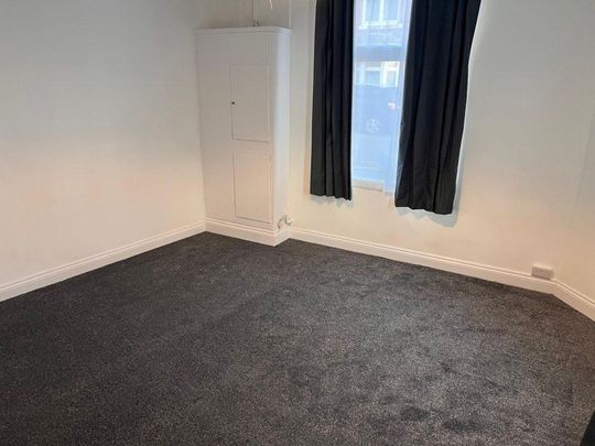 3 bedroom end of terrace house to rent - Photo 1