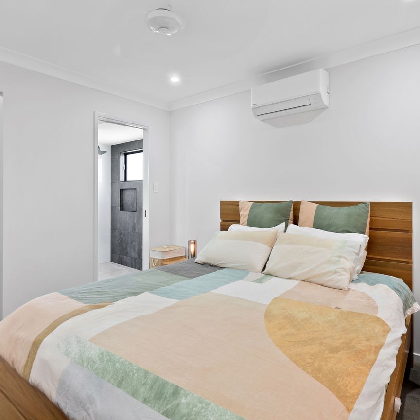 Absolutely Stunning home in the sought after Richmond Hills - Photo 1