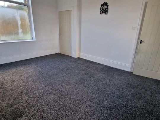 Church Hill, Eastborough, Dewsbury - Photo 1